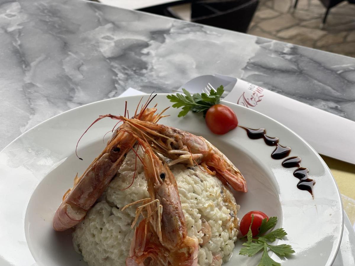 Hotel Azzurro 헤르섹 외부 사진