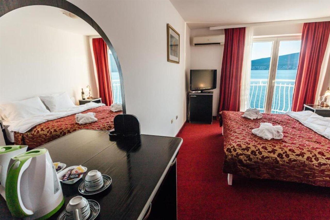 Hotel Azzurro 헤르섹 외부 사진