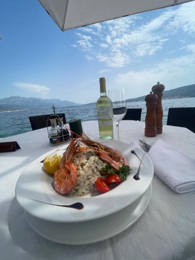 Hotel Azzurro 헤르섹 외부 사진