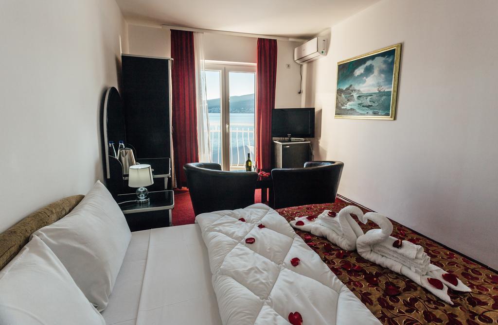 Hotel Azzurro 헤르섹 외부 사진