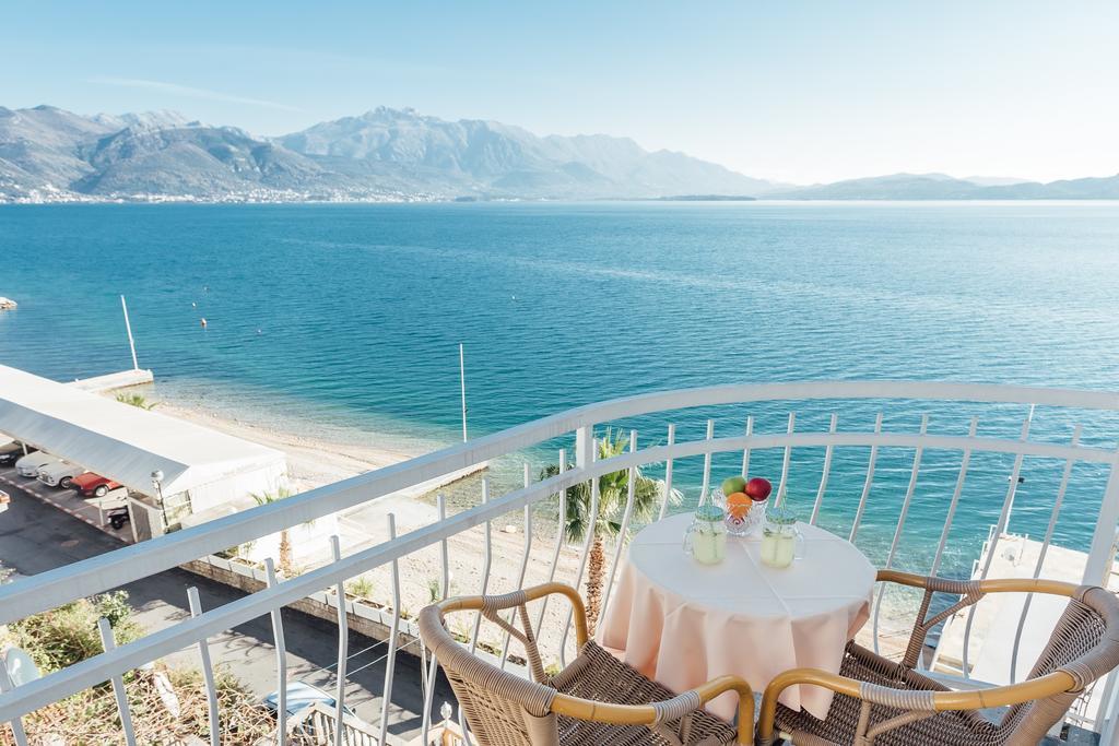 Hotel Azzurro 헤르섹 외부 사진